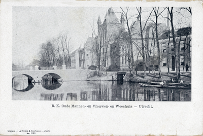 4388 Gezicht op de voorgevel van het Roomsch-Katholiek Wees- en Oudeliedengesticht (Maliesingel 67) te Utrecht met ...